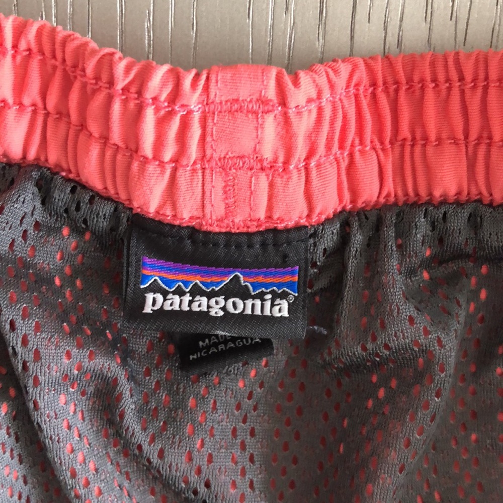 New Patagonia 4”1/2 coral swim shorts - Picture 5 of 11